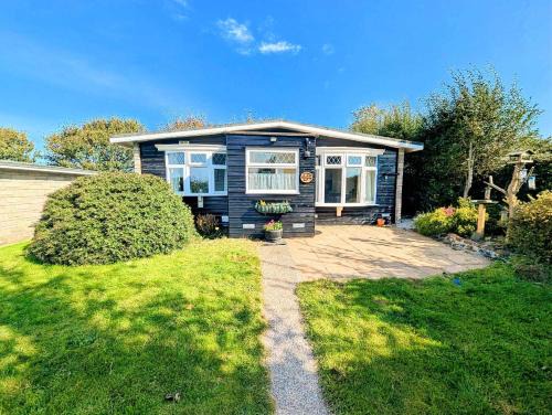 Bideford House | 2-Bed Bungalow Retreat, Welcombe