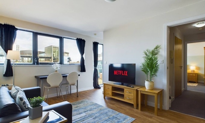 St George's Quarter Apartment | 2 Bed | Central Liverpool | Sleeps 4 | Parking