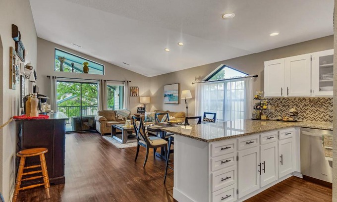 Branson Apartment | 2 Bed Condo-The Greens at Thousand Hills-Coffee Bar