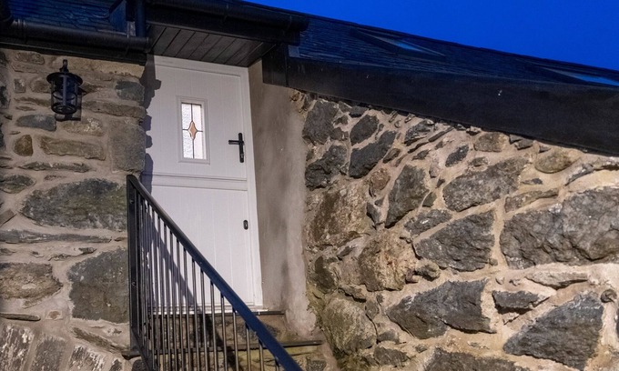 Llanfor Cottage | 2 Bed Cottage with own kitchen and living space
