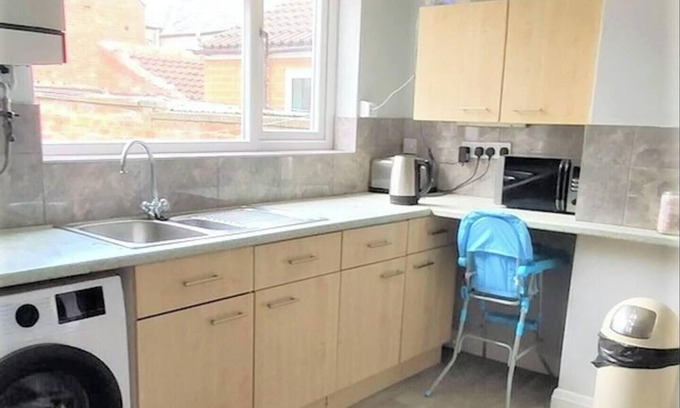 Darlington House | 2 Bed Darlington Townhouse, garden & free parking