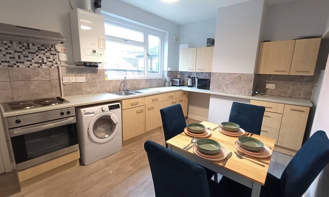 Darlington House | 2-bed Darlington Townhouse, Garden & Free Parking
