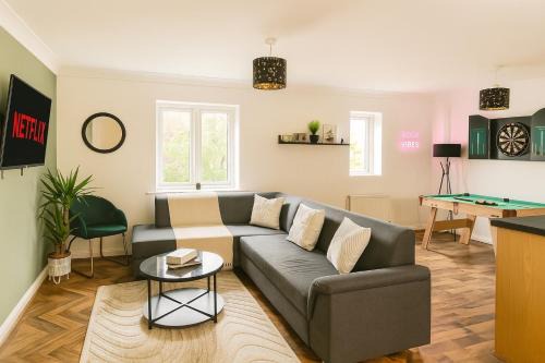 Trafford Apartment | 2 Bed Flat, Altricham , Pets Welcome, Private Parking, Netflix, Sleeps 6