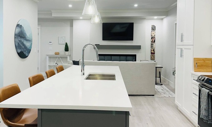 Langley Apartment | 2-Bed Guest Suite: Your Premier Luxury Getaway-Close to Thunderbird & Wineries