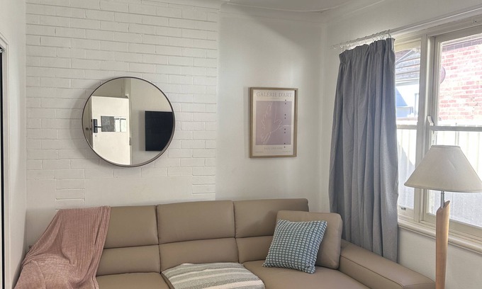 Crawley House | 2 bed house