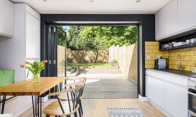 Bracknell House | 2 bed House Close to Town Centre