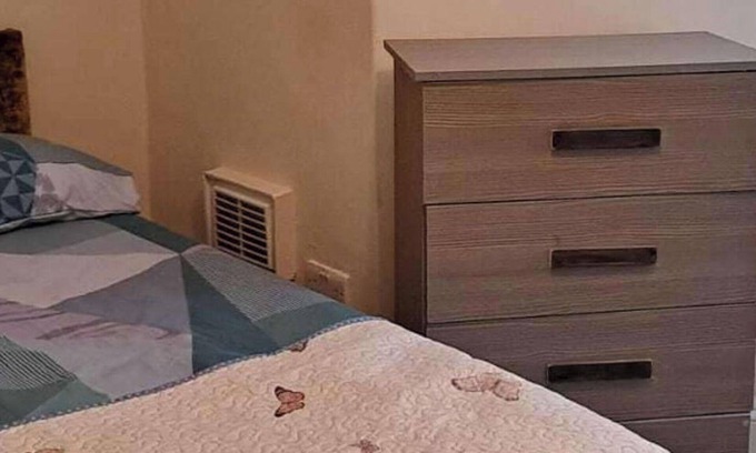 Newham Apartment | 2 Bed House - house 2 people ,with central Links
