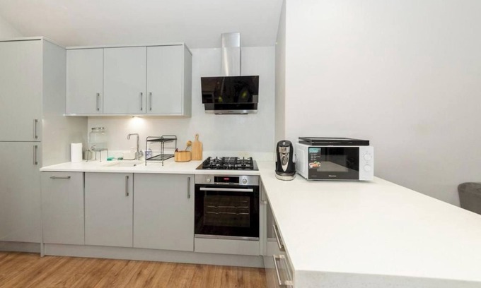 Reading House | 2-Bed House in Reading-Near town-Sleeps 4