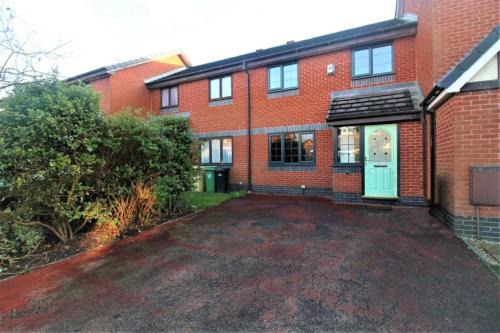 Bolton House | 2 Bed House - Sleeps 4 - Pets - Garden - Parking