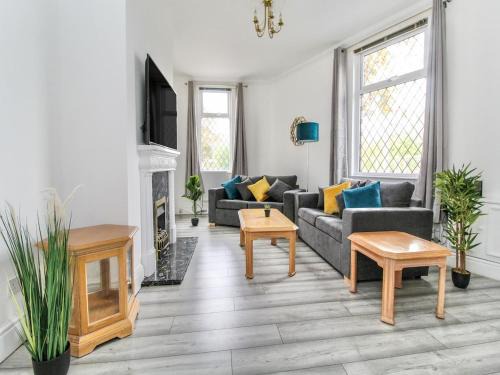 St Helens Apartment | 2 Bed House, Sleeps 5, Ideal for Contractors, St Helens, Long Term Stays Weekly & Monthly Offers