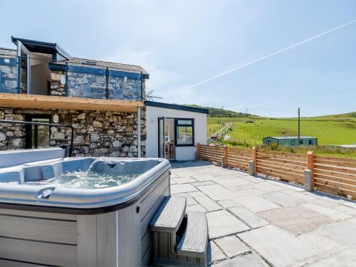 Aberdovey House | 2 Bed in Aberdovey DY049