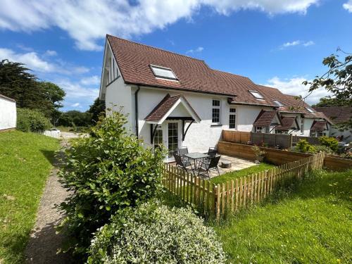 Aberporth House | 2 Bed in Aberporth 1ml SW 79160