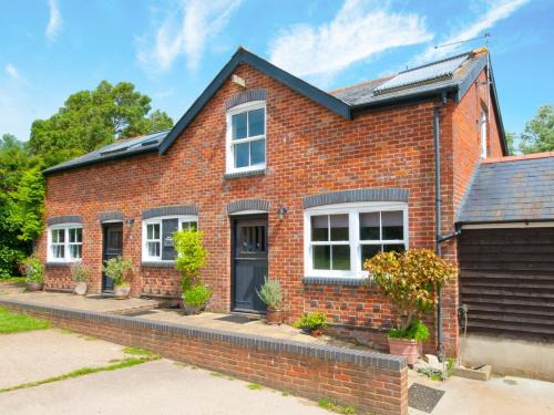 Sandown House | 2 Bed in Alverstone IC160