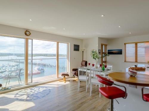 Amble House | 2 Bed in Amble 78368