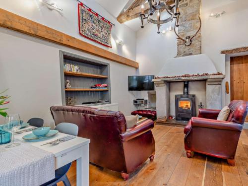 Bakewell House | 2 Bed in Bakewell 94155