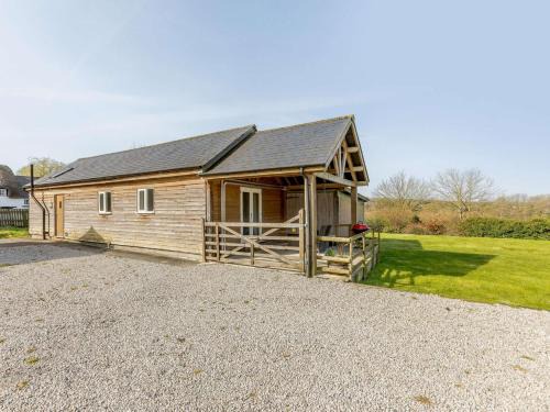 Kingswear House | 2 Bed in Barnstaple 09089