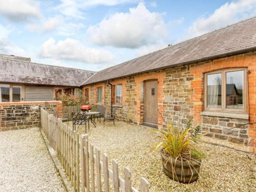 Kingswear House | 2 Bed in Barnstaple 09091