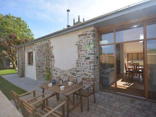 Bideford House | 2 Bed in Bideford 32240
