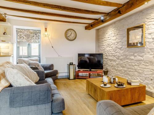 Brecon House | 2 Bed in Brecon BN310