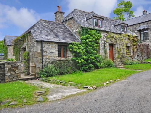 Callington House | 2 Bed in Callington KATES