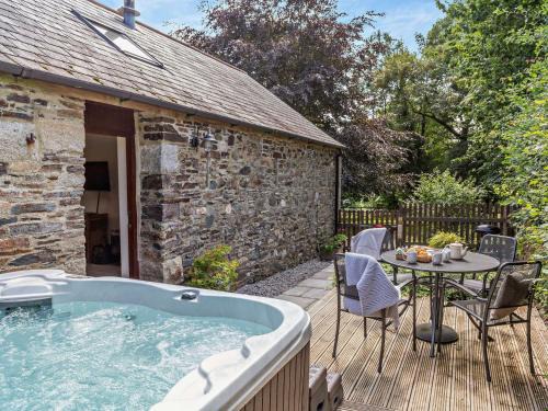 Callington House | 2 Bed in Callington TYLER