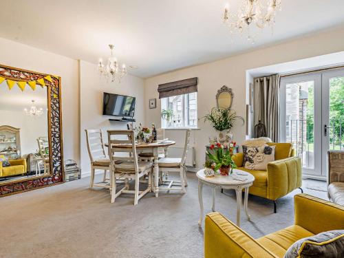 Charlestown House | 2 Bed in Charlestown 50111