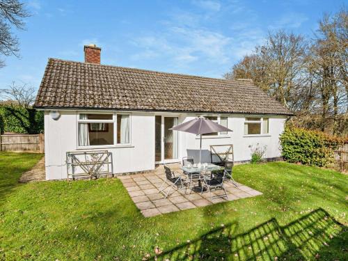 Axminster House | 2 Bed in Charmouth 50033
