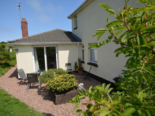 Hele House | 2 Bed in Combe Martin 51619