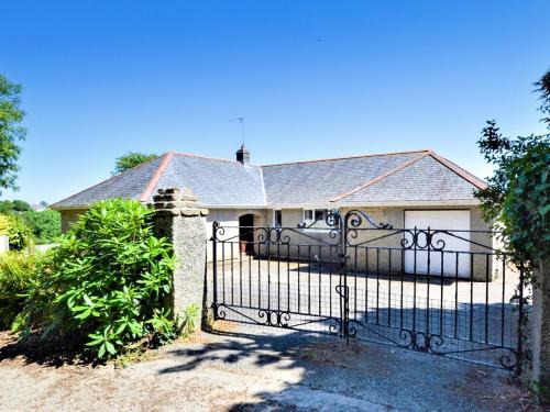 Constantine House | 2 Bed in Constantine TVEAN