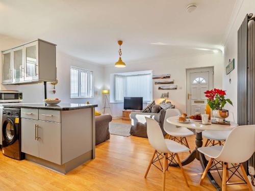 Exmouth House | 2 Bed in Exmouth 85780