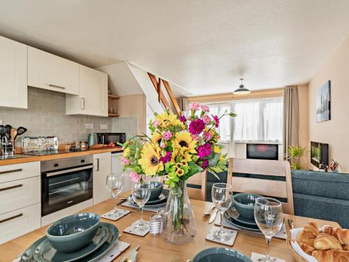 Pembroke House | 2 Bed in Freshwater East 92164