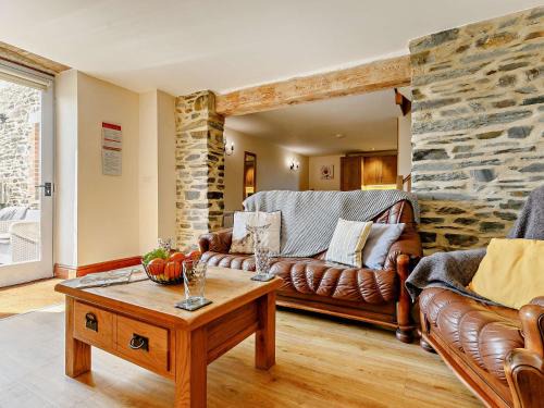 Launceston House | 2 Bed in Launceston 92552