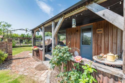 Louth Cabin | 2 Bed in Keddington oc-t32411