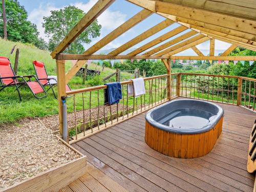 Crickhowell House | 2 Bed in Llangenny BN284