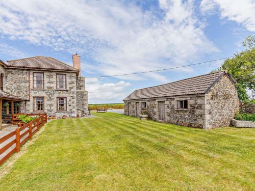 Cury Apartment | 2 Bed in Mullion SOWAN