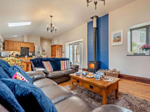 Saint Columb Major House | 2 Bed in Newquay TREBU