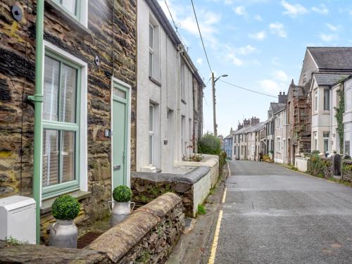 Penrhyndeudraeth House | 2 Bed in Porthmadog 93835
