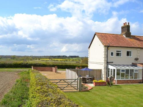 Fakenham House | 2 bed in Shereford KT156