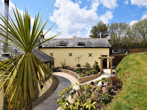 Worlington House | 2 Bed in South Molton 81228