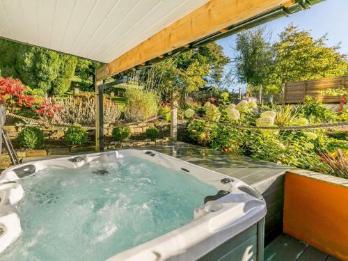 Thornton House | 2 Bed in Thornton 75164