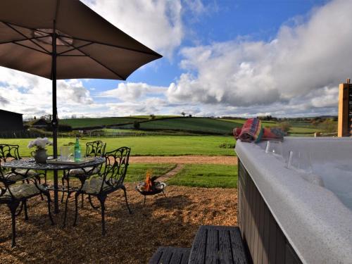 Tiverton House | 2 Bed in Tiverton 78468