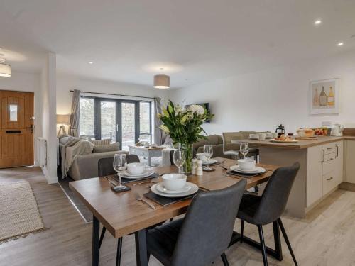 Kemeys Commander Apartment | 2 Bed in Usk 82392