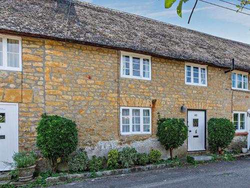 West Compton House | 2 Bed in West Bay 77557