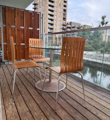 Tower Hamlets Apartment | 2 bed luxury apartment with balcony Canary Wharf London