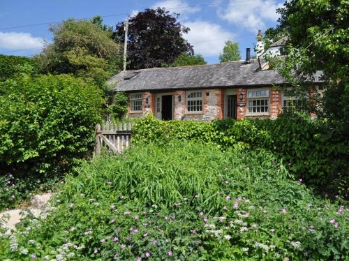 Axminster House | 2 bed property in Axminster BLOLO