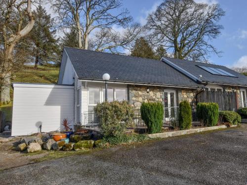 Bala House | 2 bed property in Bala 86964
