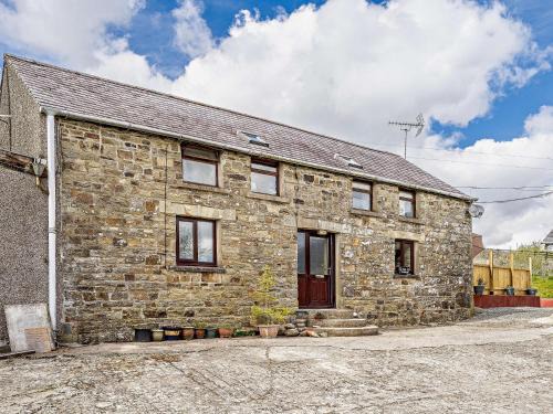 Llanybydder House | 2 bed property in Brynteg West Wales 81353