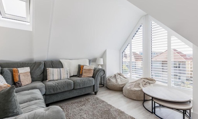 Boscombe Apartment | 2 bed Seaside Apartment with Parking