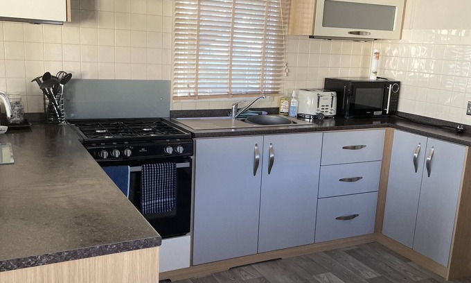 Great Yarmouth Cabin | 2 Bed-Sleeps 6-Free Parking-Pet Friendly