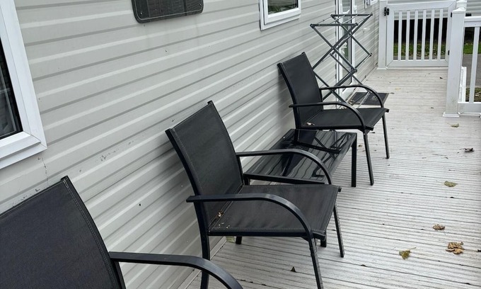 Cowes Cabin | 2 bed-Sleeps 6-Pets-Free Parking